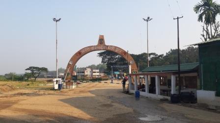 India-Bangladesh Border (Tamabil Checkpost)




                                    