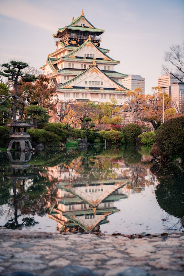 Visit Osaka Castle - Image 1